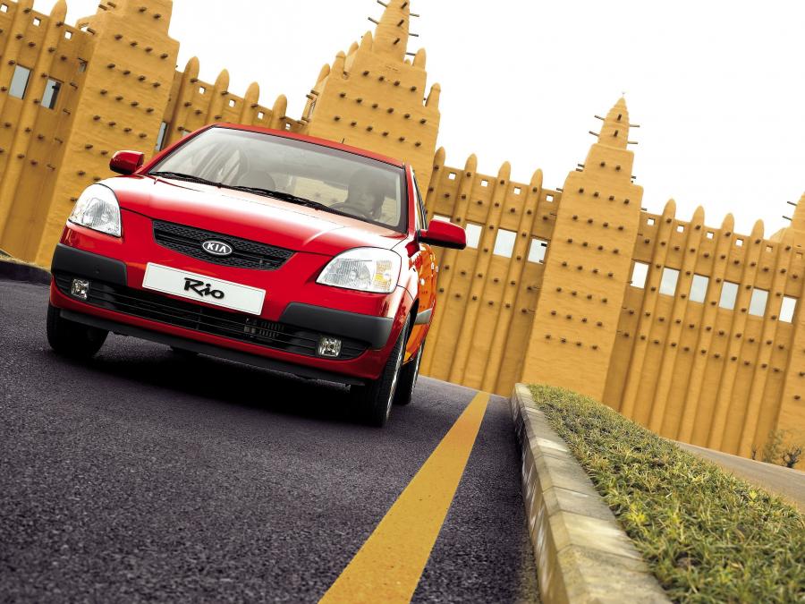  Kia Rio Hatchback 2005 года  (фото 7 из 39)
